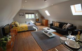Little Wisteria - Countryside Views, Parking And Superking Bed